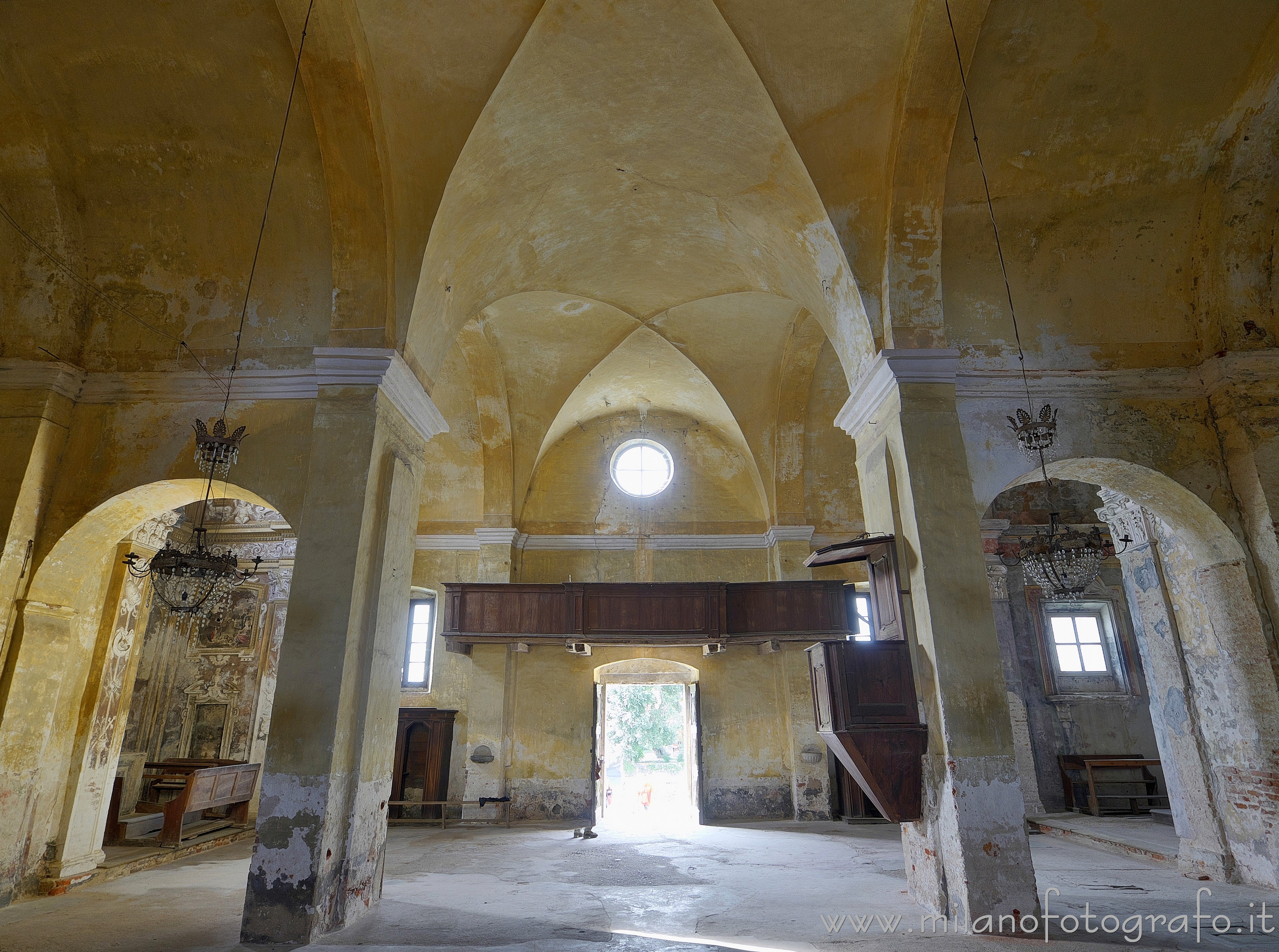 Masserano (Biella) - Navate della Chiesa di San Teonesto - Foto a piena risoluzione